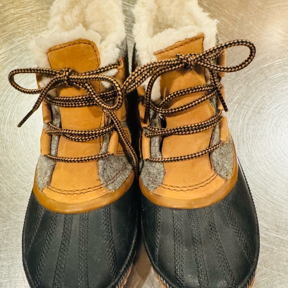 Sorel Ankle Boots in Gray, Black, and Tan - Picture 2 of 7